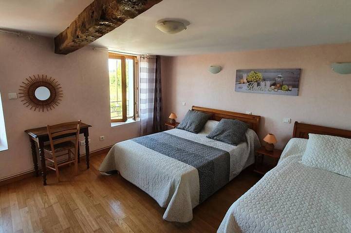 Gîte pour 8 personnes, avec jardin, animaux acceptés à Saint-Paul-de-Vézelin - 2