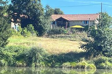 Gîte pour 10 personnes, avec balcon et jardin à Saint-Estèphe (Dordogne)