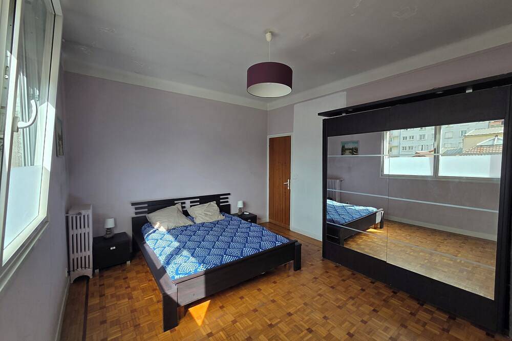 Appartement entier, Peut accueillir 14 voyageurs, spacieux, grande terrasse. in Montreuil, Seine-Saint-Denis