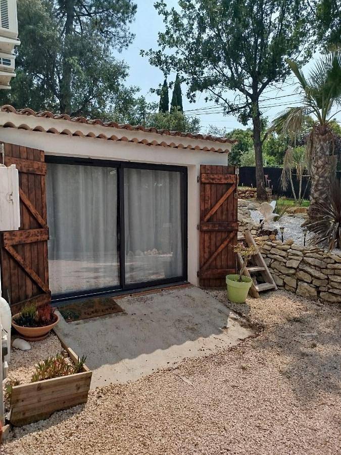 Location de vacances pour 7 personnes, avec jardin et terrasse à Sainte-Anastasie-sur-Issole