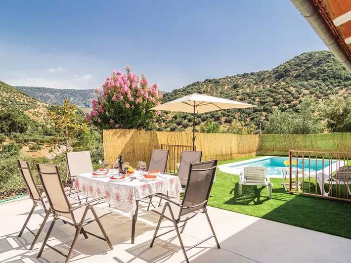 Casa rural para 6 personas, con piscina y terraza en Rute