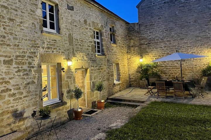 Location de vacances pour 8 personnes, avec jardin et jacuzzi à Gigny