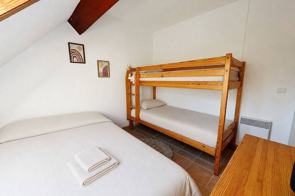 Lovely lakeside chalet in La Salvetat-sur-Agout, Béziers region