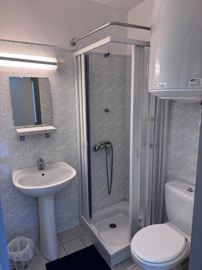 Triple Room with Private Bathroom in Châteauneuf-de-Chabre, Val-Buëch-Méouge
