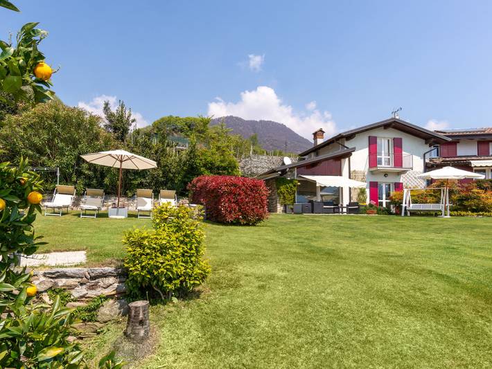 Casa vacanza per 4 persone, con Balcone e Idromassaggio nonché Terrazza e Giardino a Domaso
