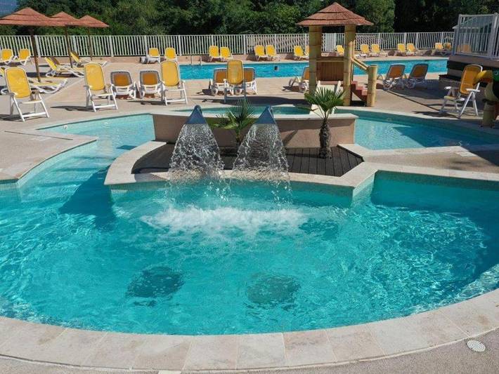 Camping pour 5 personnes, avec jacuzzi et piscine à Cannes