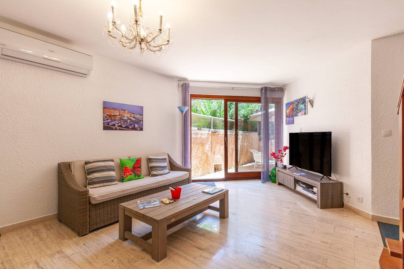 Ferienhaus „Jolie Maison Proche Plage“ mit Pool, Bergblick und Wlan in Toulon, Mittelmeerküste (Frankreich)