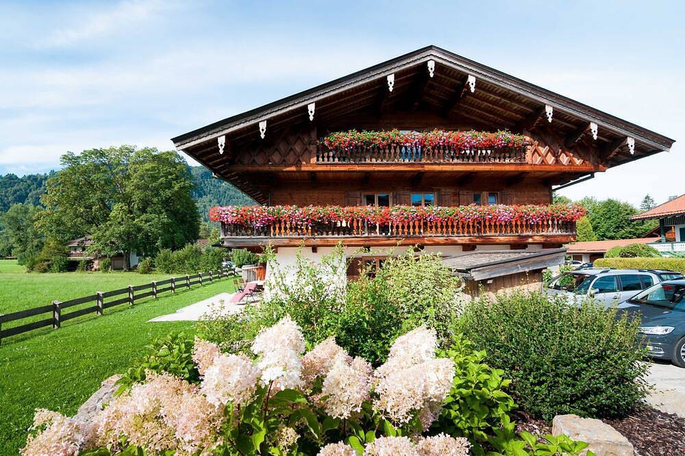 Guesthouse Ferienwohnungen Liedschreiber Gbr - Single room in Rottach-Egern, Bavarian Alps