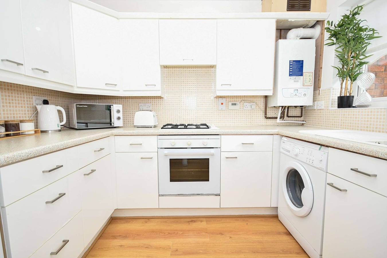 3 Bed House, Sleeps 5, Walking Distance to Centre in Liverpool, Merseyside