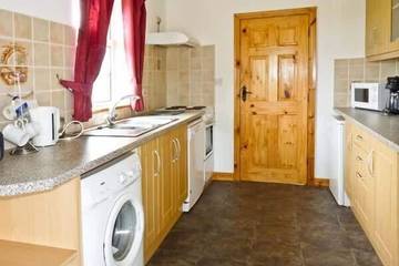 Log Cabin for 6 People in Glenties, County Donegal, Photo 3