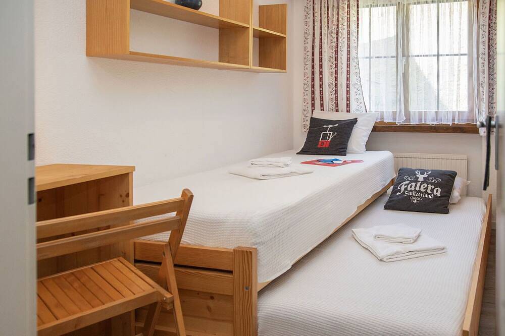 Ganze Wohnung, Angenehme Wohnung für 5 Gäste mit Pool,  W-Lan, Tv, Balkon, Haustiere erlaubt und Panoramablick in Falera, Flims Laax Falera
