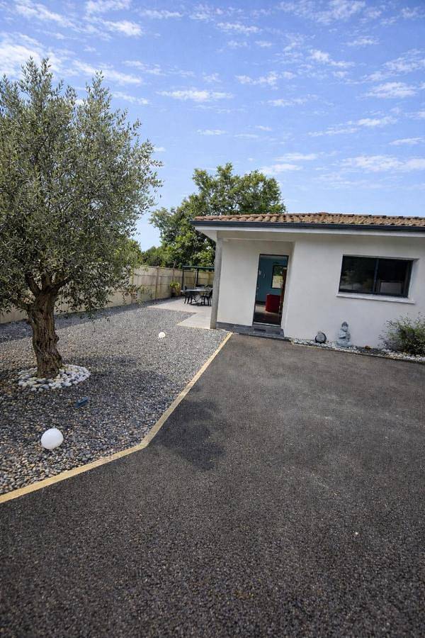 Location de vacances pour 2 personnes, avec sauna ainsi que jardin et jacuzzi à Ychoux - 3