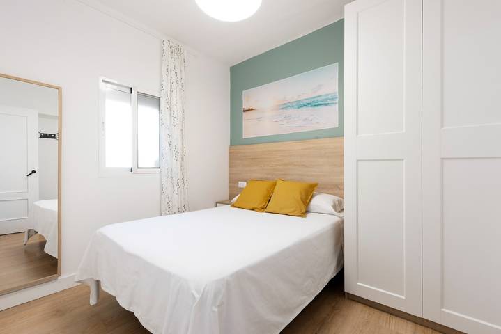 Entire apartment, Apartment 'Auromar 1' with Wi-Fi and Air Conditioning in Ciudad Jardín (Málaga), Malaga