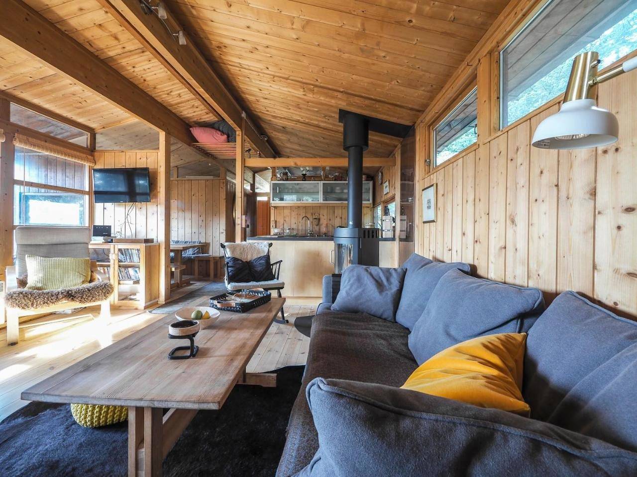 Lovely Cabin in the Capital Area with hot tube in Hafnarfjörður, Iceland