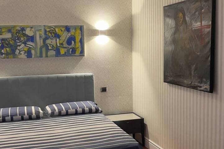 Comfortable stay in city center, stores, pedestrian island restaurants and bars. in Avellino, Avellino Provinz