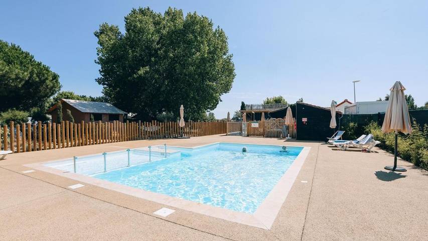 Ferienhaus für 2 Personen, mit Terrasse und Garten sowie Pool und Ausblick