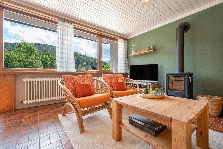 Apartamento entero, Apartamento en planta baja con vistas a la montaña, terraza privada y Wifi in Baiersbronn, Selva Negra Central
