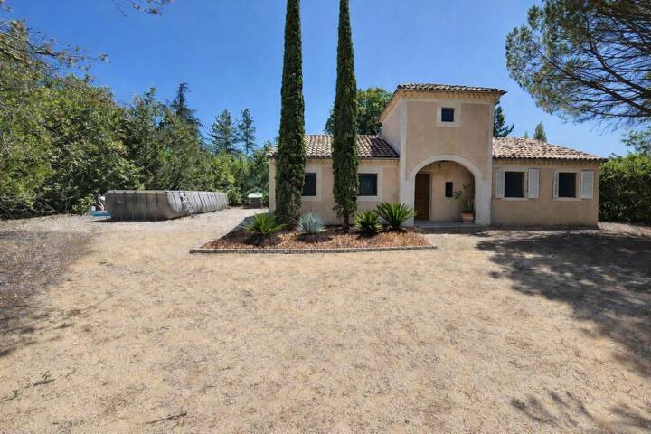 Maison de vacances pour 6 personnes, avec Terrasse et Jardin ainsi que Piscine et Vue à Vallon-Pont-d'Arc