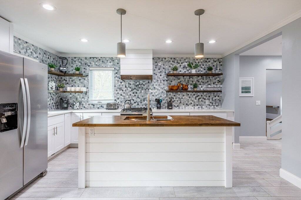 Stunning Three Bedroom Lake Escape in White Lake Township, Oakland County