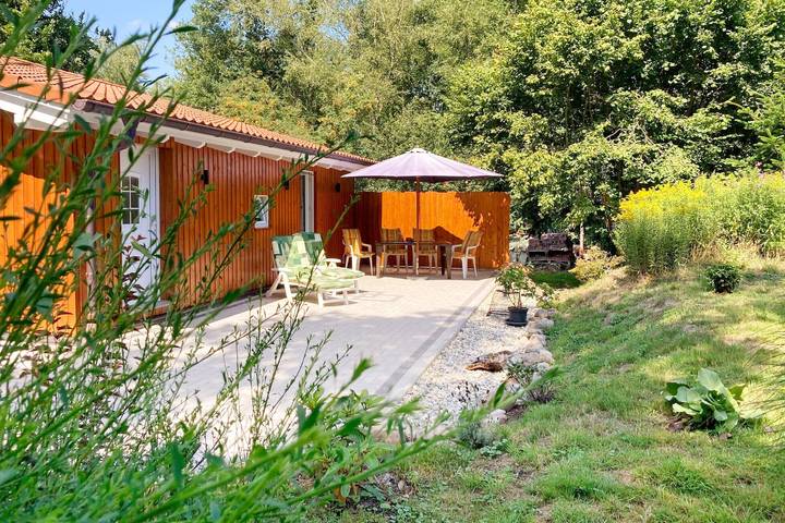 Hel lägenhet, Holiday Apartment 'Ferienhaus Im Grünen' with Private Terrace, Wi-Fi and Air Conditioning in Varel, Södra Nordsjökusten