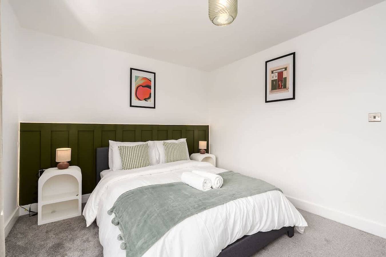 Perfect Booking   3 Bed with Driveway Parking in Churchdown, Gloucestershire