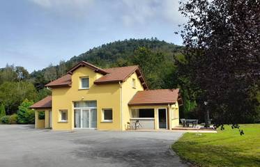 Gîte pour 8 personnes, avec sauna ainsi que jacuzzi et jardin, adapté aux familles à Rupt-sur-Moselle