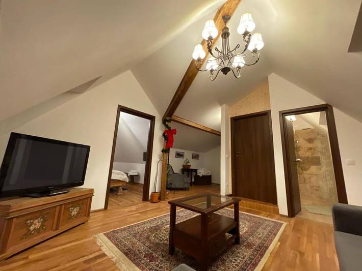 Gîte pour 4 personnes, avec sauna ainsi que jardin et terrasse à Sinaia