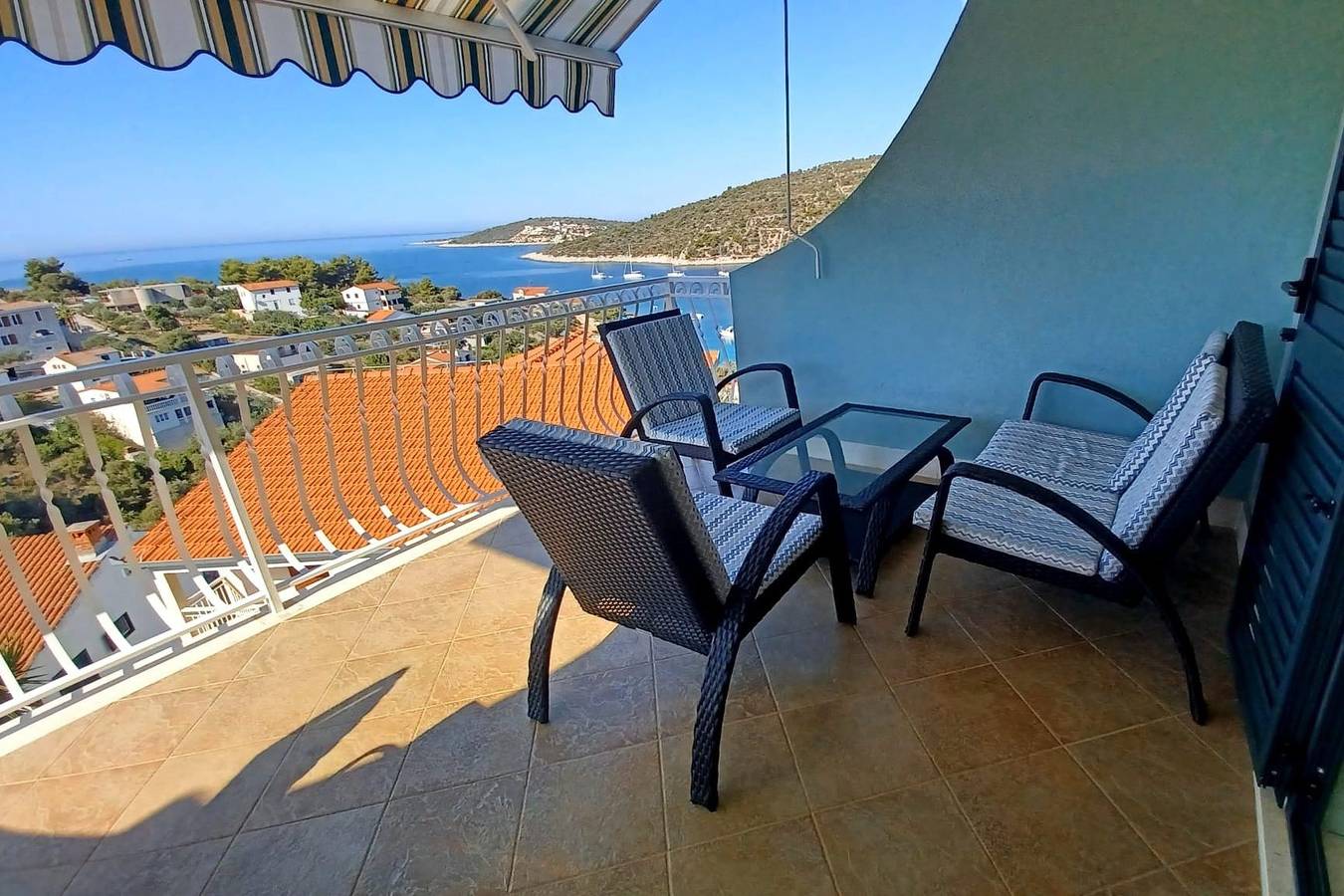 Cijeli apartman, Trosobni apartman s terasom i pogledom na more Sevid, Trogir A-16111-a in Sevid, Splitsko-dalmatinska županija