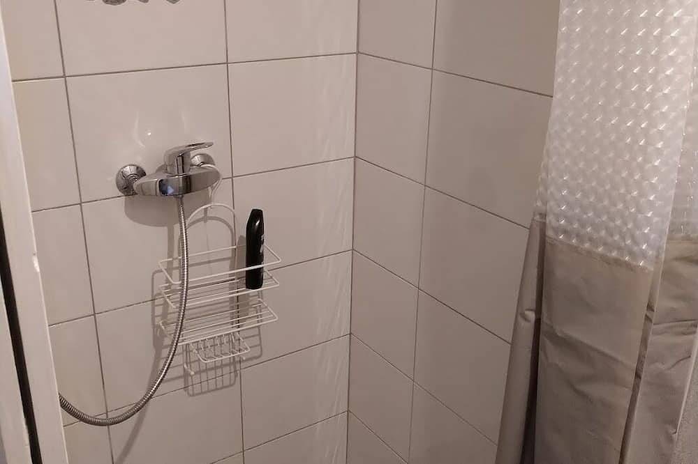 Self-contained with kitchen, terrace, 5 min from lake, station and shops in Villette (Lavaux), Bourg-en-Lavaux