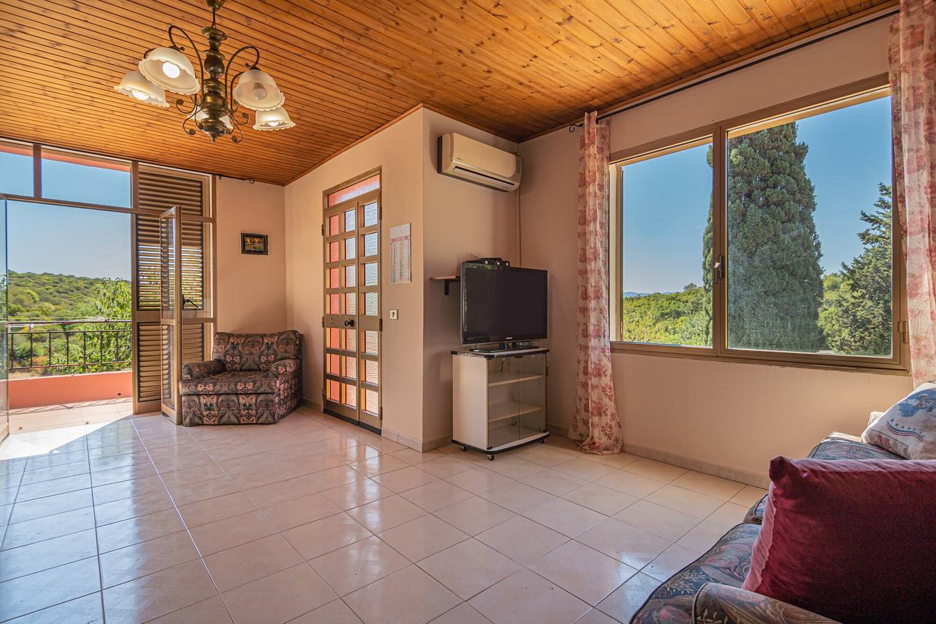 Casa de vacaciones 'Casa Teresa' con vistas a la montaña, balcón y aire acondicionado in Iglesias, Iglesiente