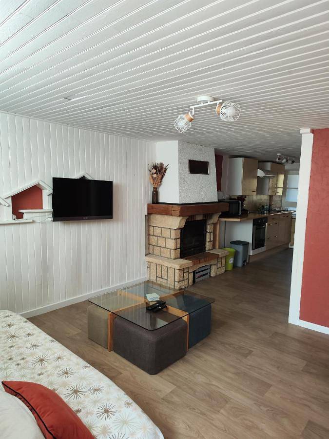 La Maison d'Aurélie 4 à 6 personnes en Auvergne à Saint Remy sur Durolle in Saint-Rémy-sur-Durolle, Parc Naturel Régional Livradois-Forez