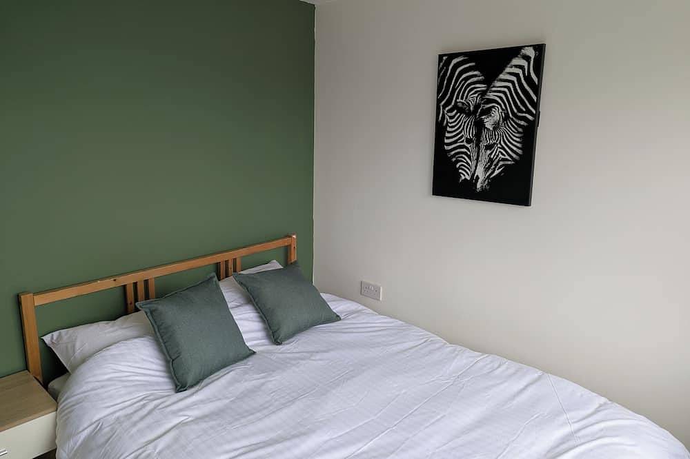 5 bed house in Winchester with parking near motorway and town centre/railway in Winchester, South Downs