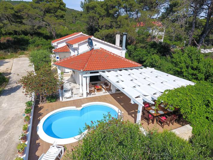 Ferienhaus für 6 Personen, mit Terrasse und Garten sowie Pool in Zadar (Kommun)
