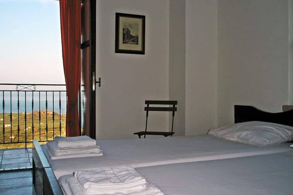 Villa Phoebe in Stoupa, sehr ruhige Gegend, privater Pool, spektakulärer Meerblick. in Stoupa, Messenien