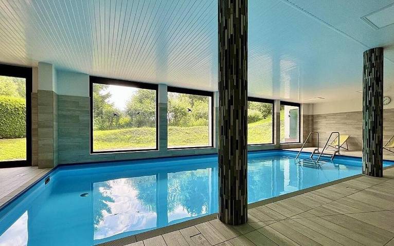 Ferienwohnung für 4 Personen, mit Balkon und Pool sowie Sauna und Ausblick in Winterberg