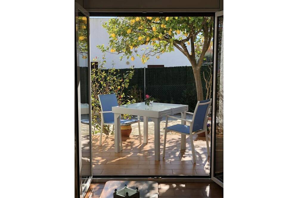 Charming renovated house - 4 mn walk from Grifeu beach - Very nice garden-Parking area in Llanca, Upper Empordà