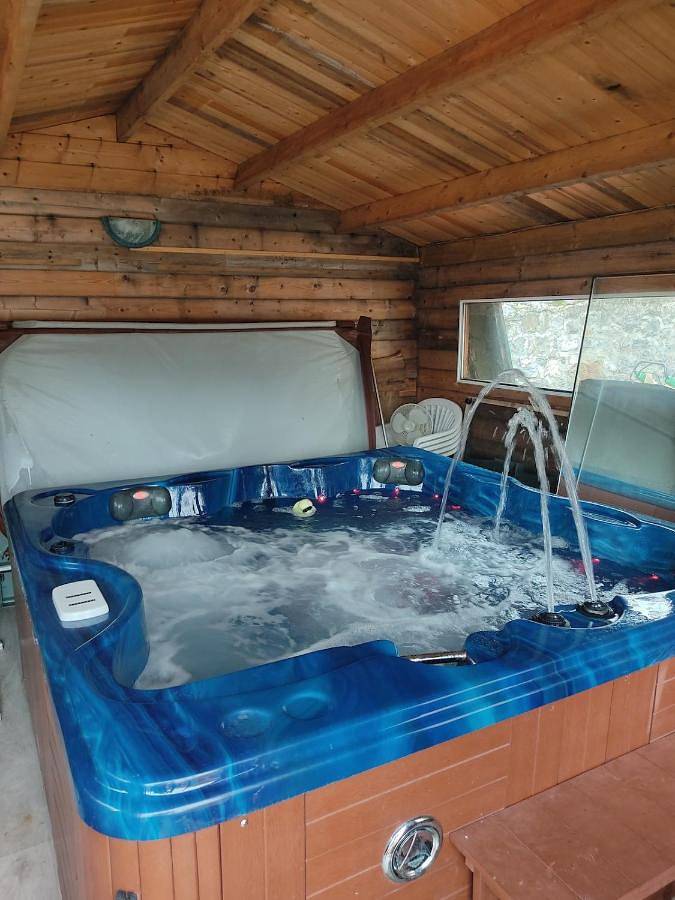 Gîte pour 4 personnes, avec jacuzzi et jardin dans Remollon