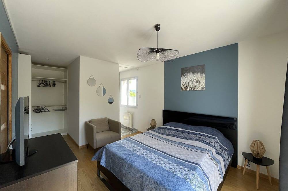 Charming single-storey villa, quiet location with swimming pool, shaded dining area in Rochessauve, Privas
