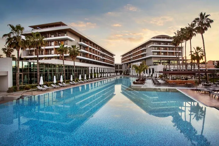 Resort para 3 personas, con sauna y jardín además de vistas y piscina - 1