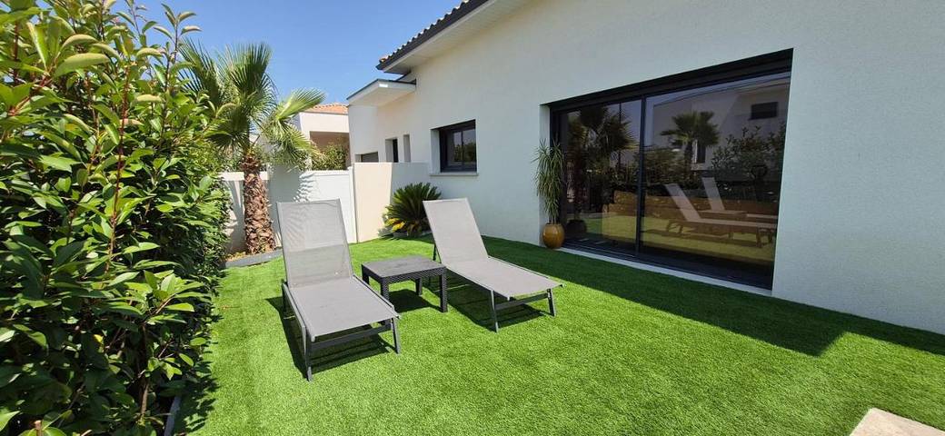 Location de vacances pour 8 personnes, avec piscine ainsi que vue et terrasse à Nézignan-l'Évêque - 2