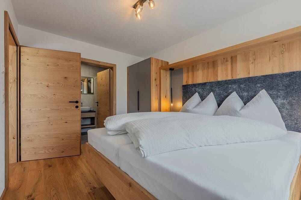 Neu erbautes Chalet in der Mitte des Ötztals in Stubaier Alpen, Umhausen