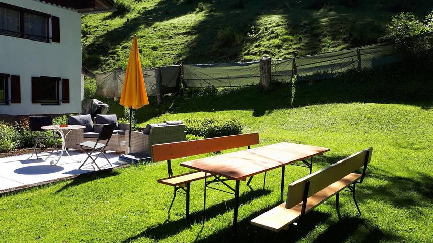 Ferienwohnung für 7 Personen, mit Balkon und Terrasse sowie Garten in Häselgehr