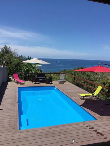 Gîte pour 4 personnes, avec terrasse ainsi que piscine et vue à Vieux-Habitants