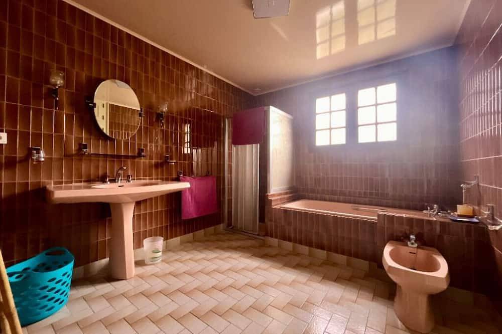 Maison Spacieuse au Calme in Arvert, Côte de Beauté
