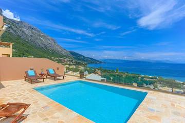 Villa mit pool für 4 Personen, mit Terrasse und Balkon/Terrasse auf Korfu