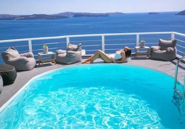 Villa for 2 Guests in Oia, Santorini, Picture 3