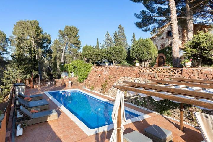 Chalet para 11 personas, con jardín además de piscina y vistas en Bajo Llobregat - 2