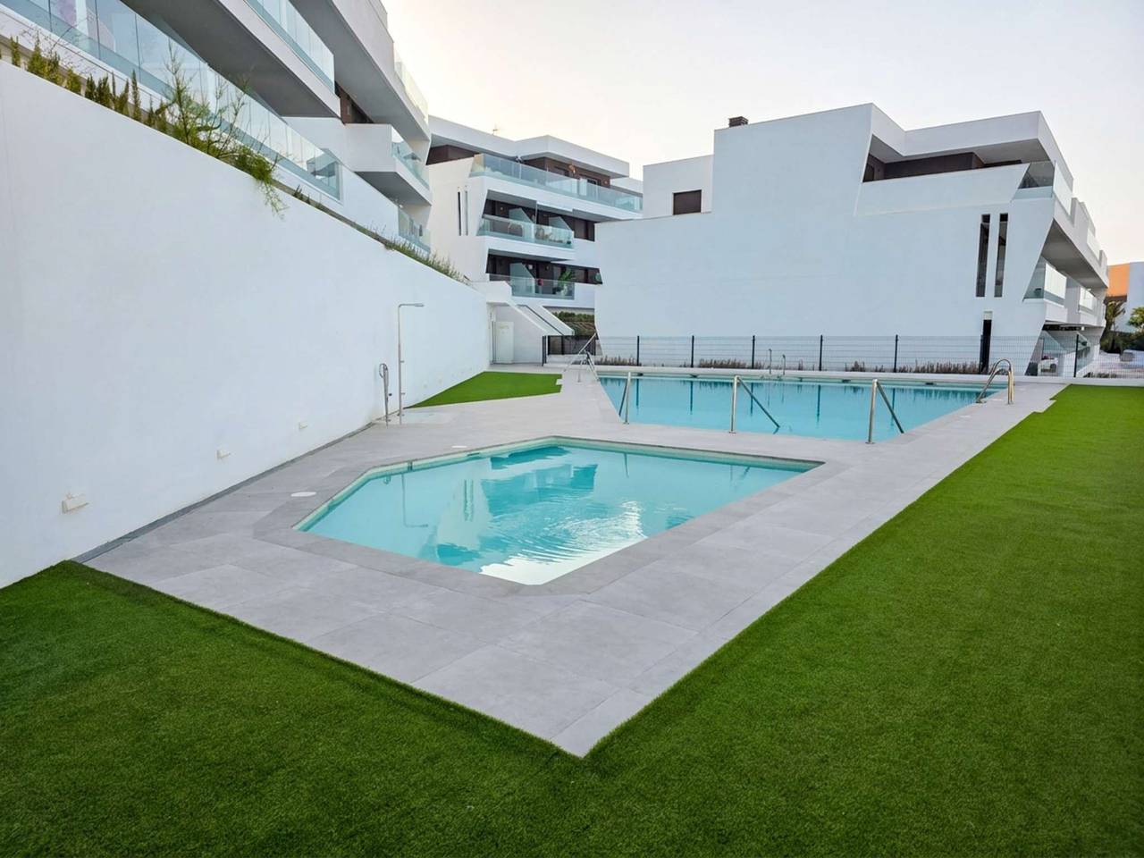 Apartamento entero, Apartamento de vacaciones para 6 personas con jardín in Estepona, Costa del Sol