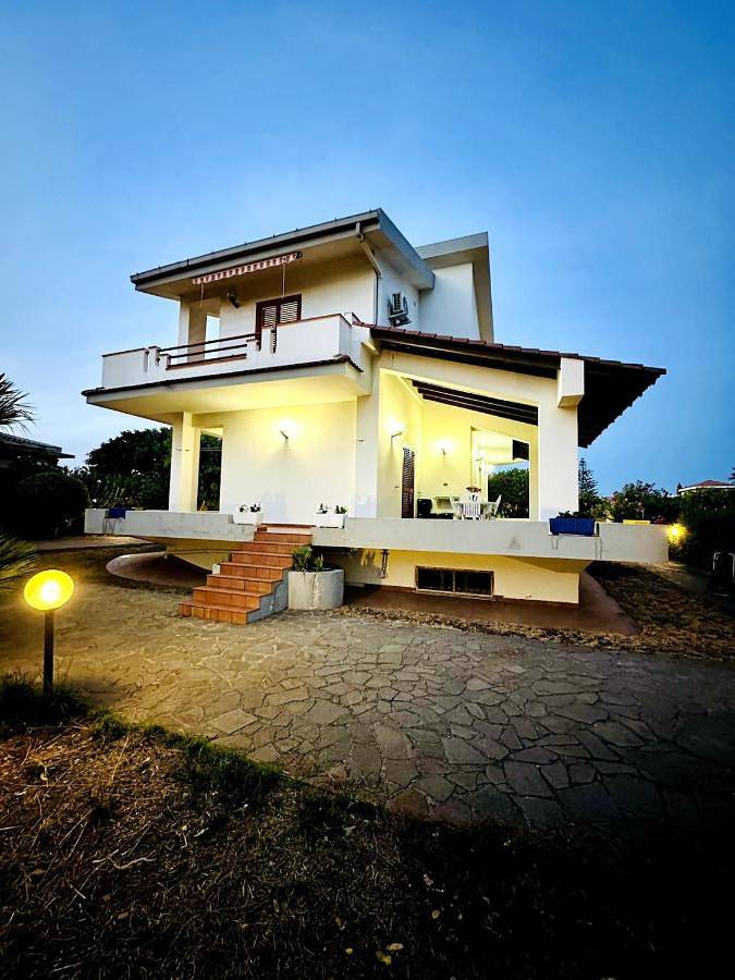Ferienhaus für 9 Personen, mit Balkon und Terrasse sowie Garten und Ausblick