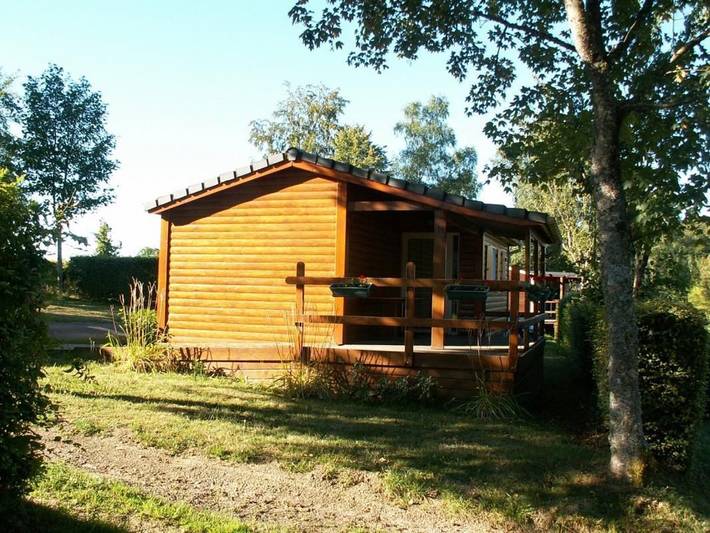 Barrierefreies Chalet am Teich mit Wifi in Planchez, Naturpark Morvan